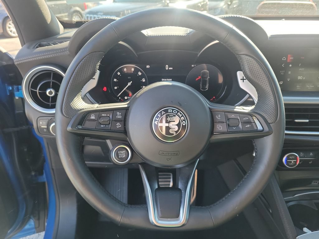 Used 2025 Alfa Romeo Stelvio Sprint AWD/4WD image 25
