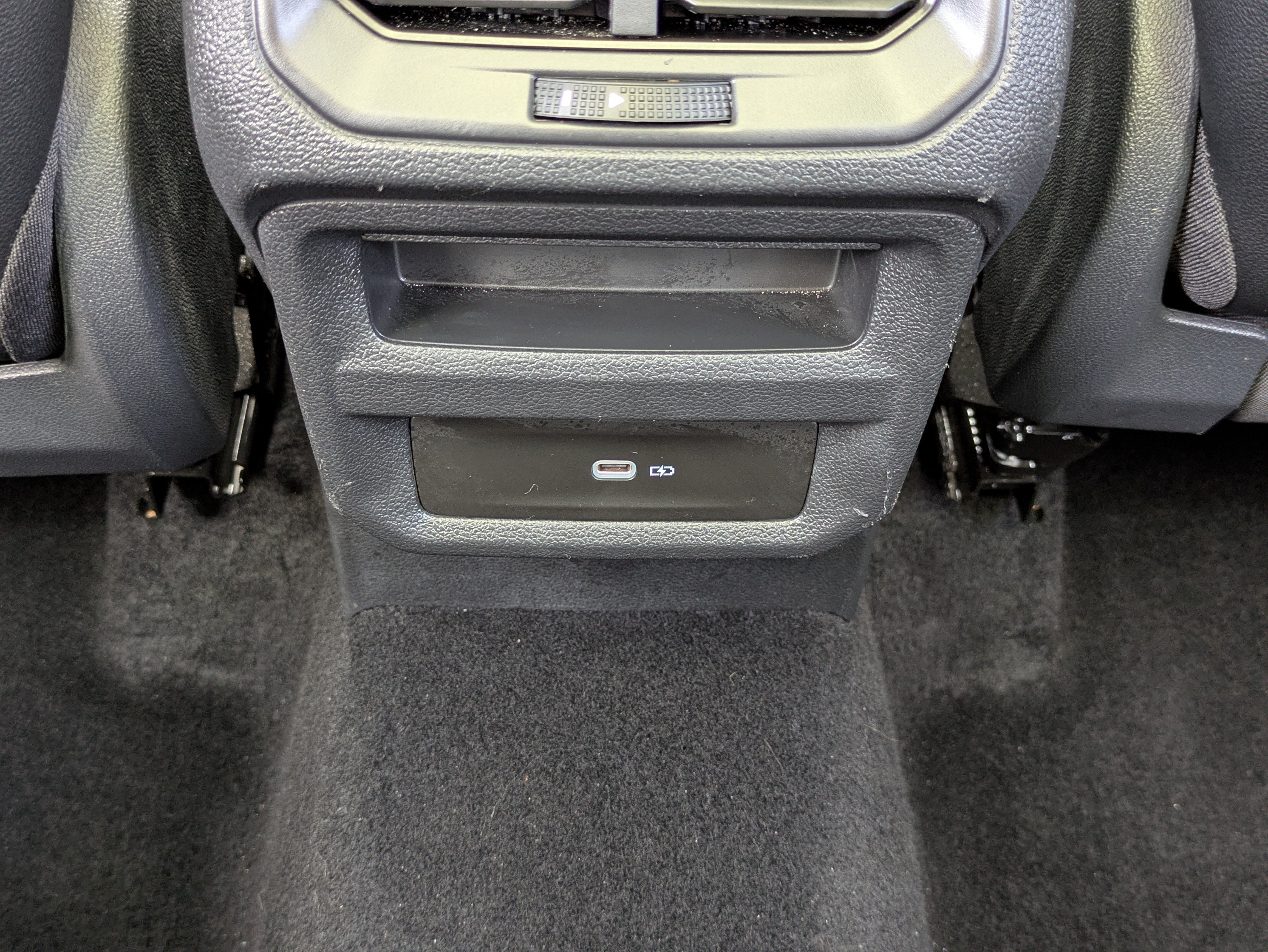 Used 2022 Volkswagen Taos SE w/ Panoramic Sunroof Package FWD image 35
