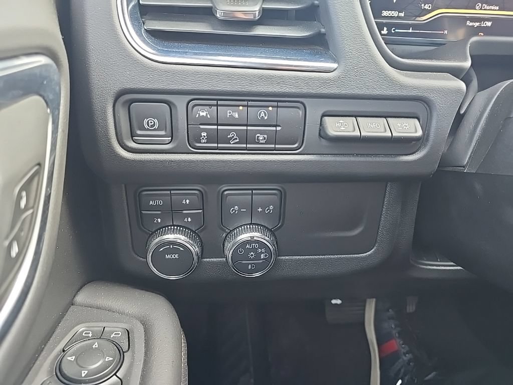 Used 2024 GMC Yukon AT4 w/ Technology Package AWD/4WD image 27