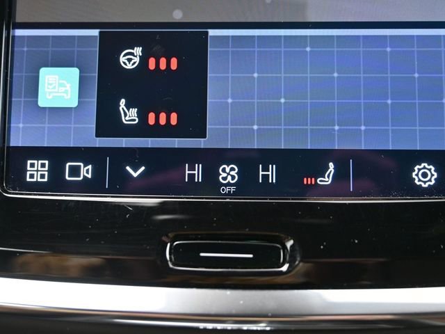 Used 2025 Volvo V60 B5 Cross Country Plus image 22