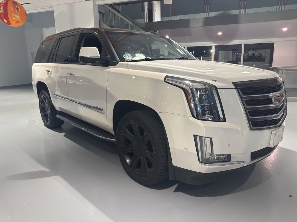 Used 2019 Cadillac Escalade Luxury image 3