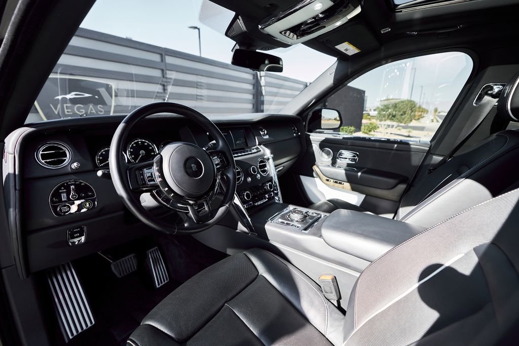 Used 2019 Rolls-Royce Cullinan AWD/4WD image 2