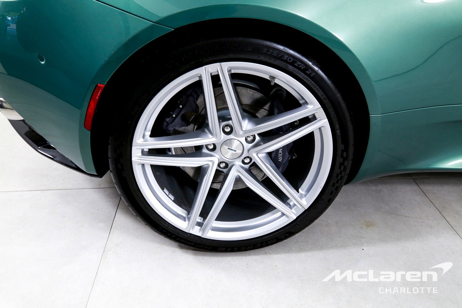 Used 2024 Aston Martin DB12 V8 image 28