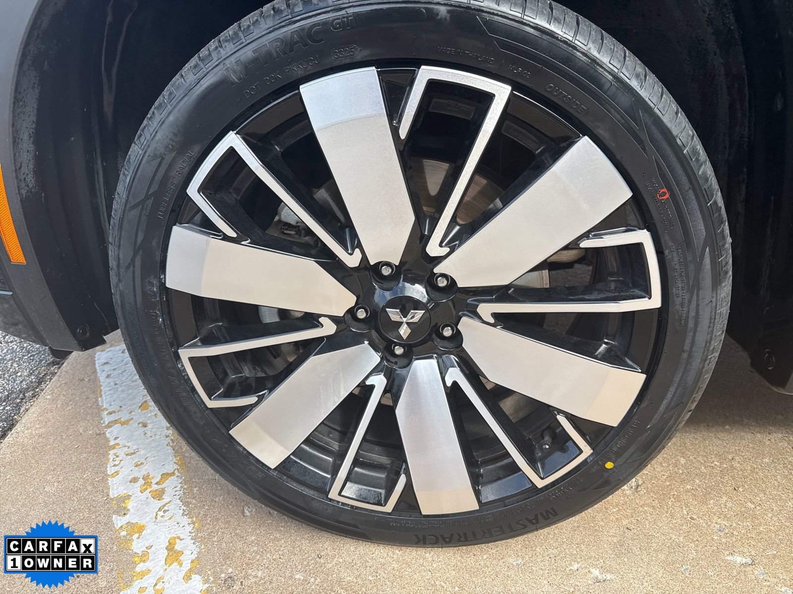 Used 2025 Mitsubishi Outlander SEL image 9