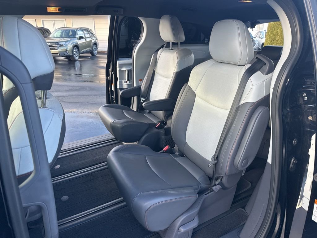 Used 2021 Toyota Sienna XSE image 13
