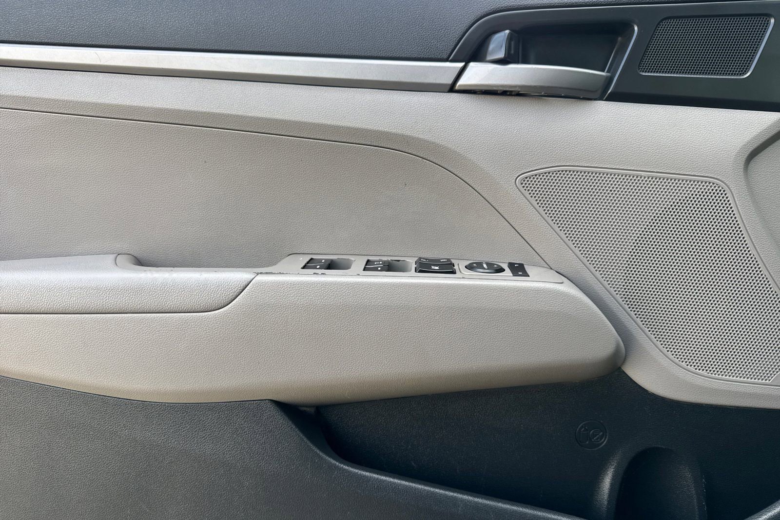 Used 2017 Hyundai Elantra SE image 10