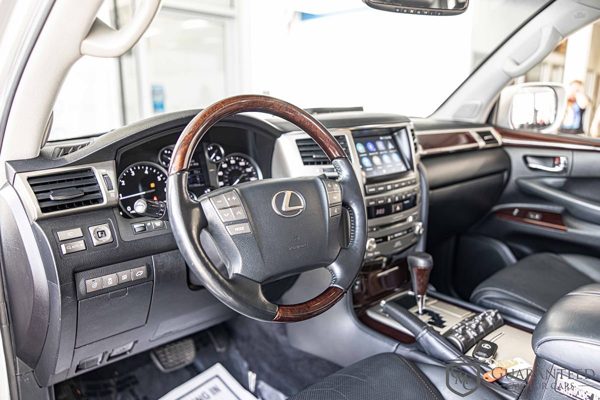 Used 2015 Lexus LX 570 4WD w/ Luxury Package image 21