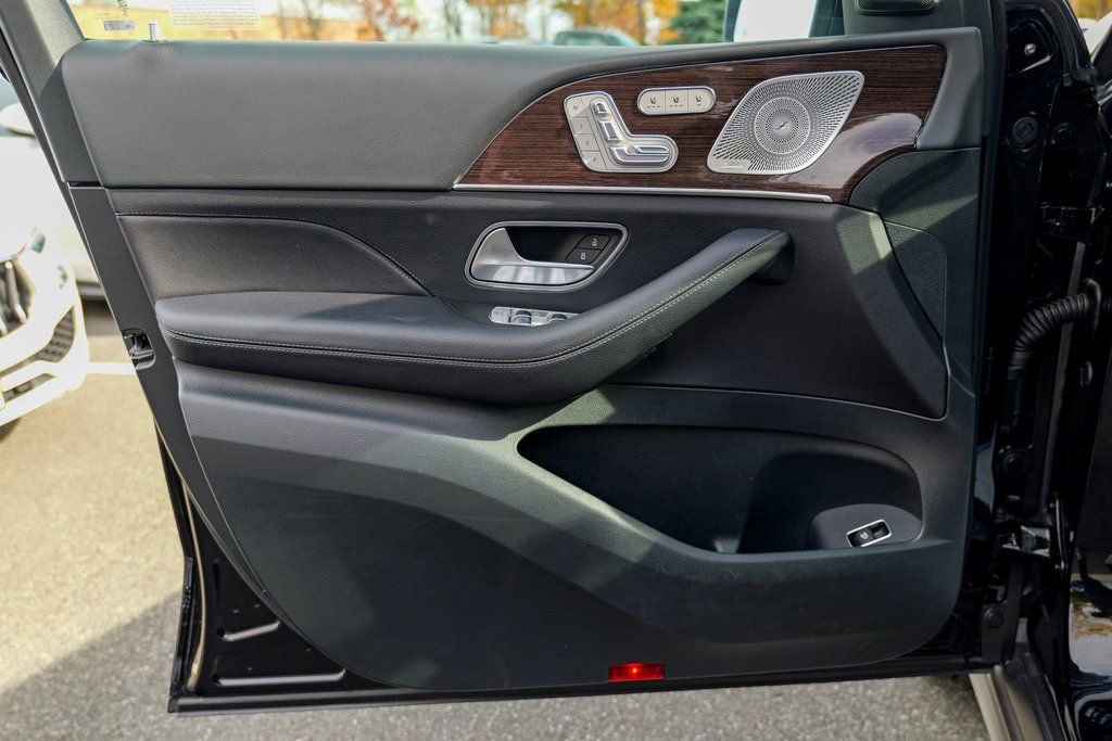 Used 2025 Mercedes-Benz GLS 450 4MATIC image 16