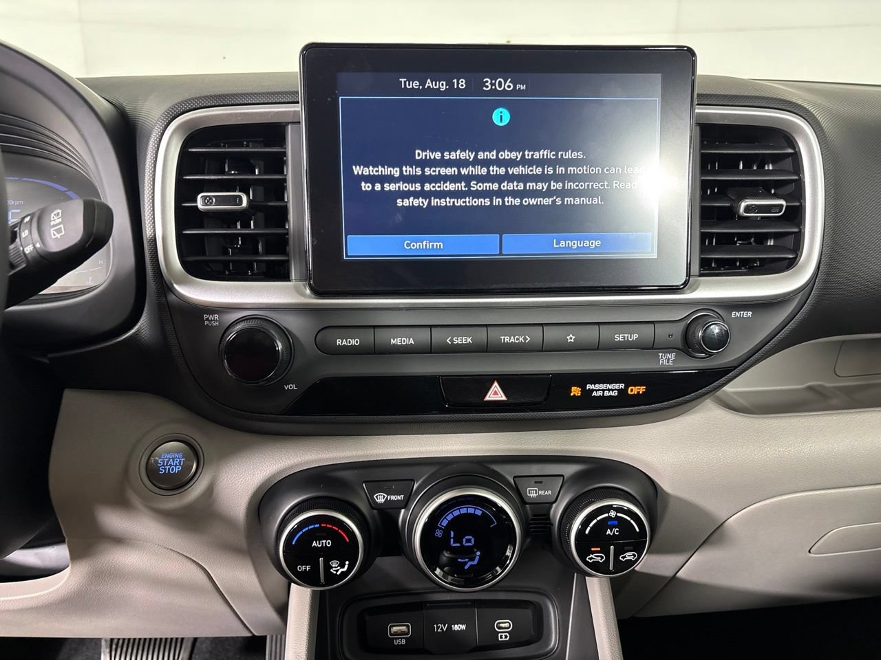 Used 2025 Hyundai Venue SEL FWD image 18
