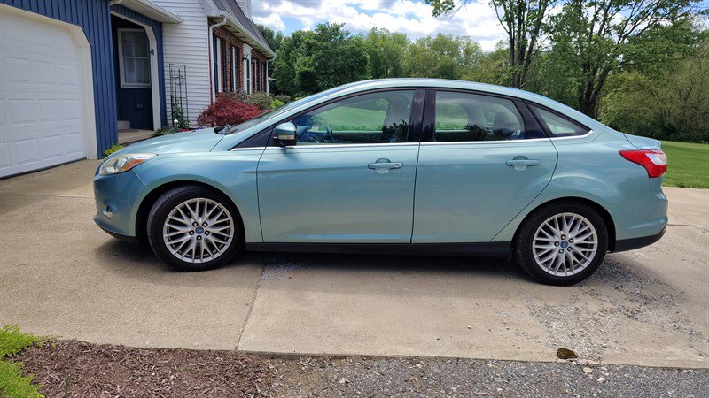 Used 2012 Ford Focus SEL FWD image 4