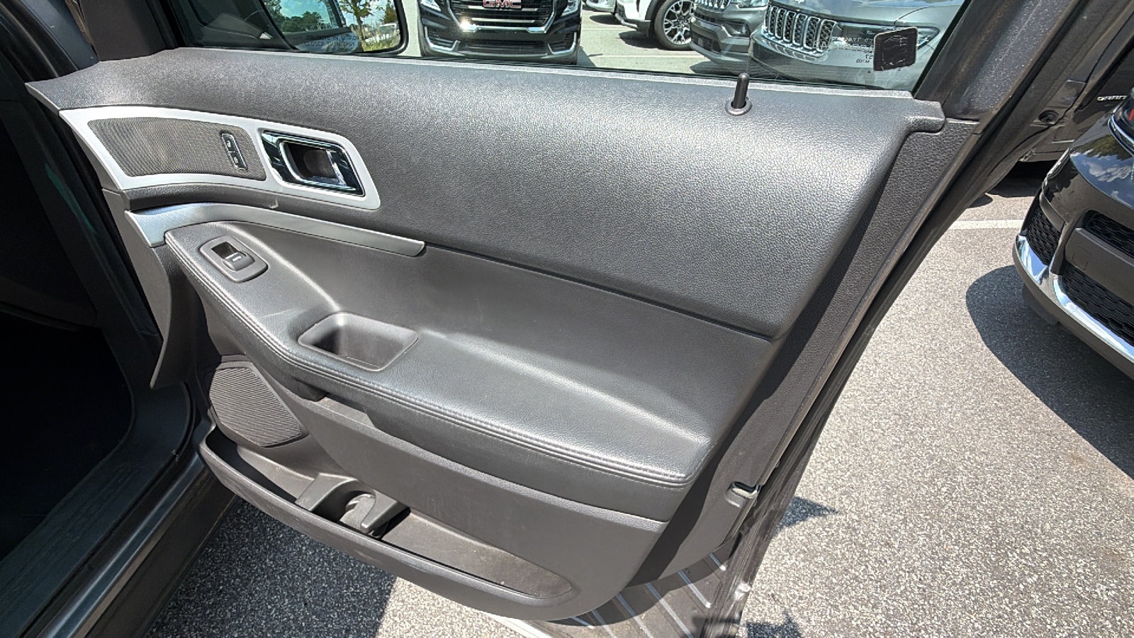 Used 2013 Ford Explorer XLT FWD image 19