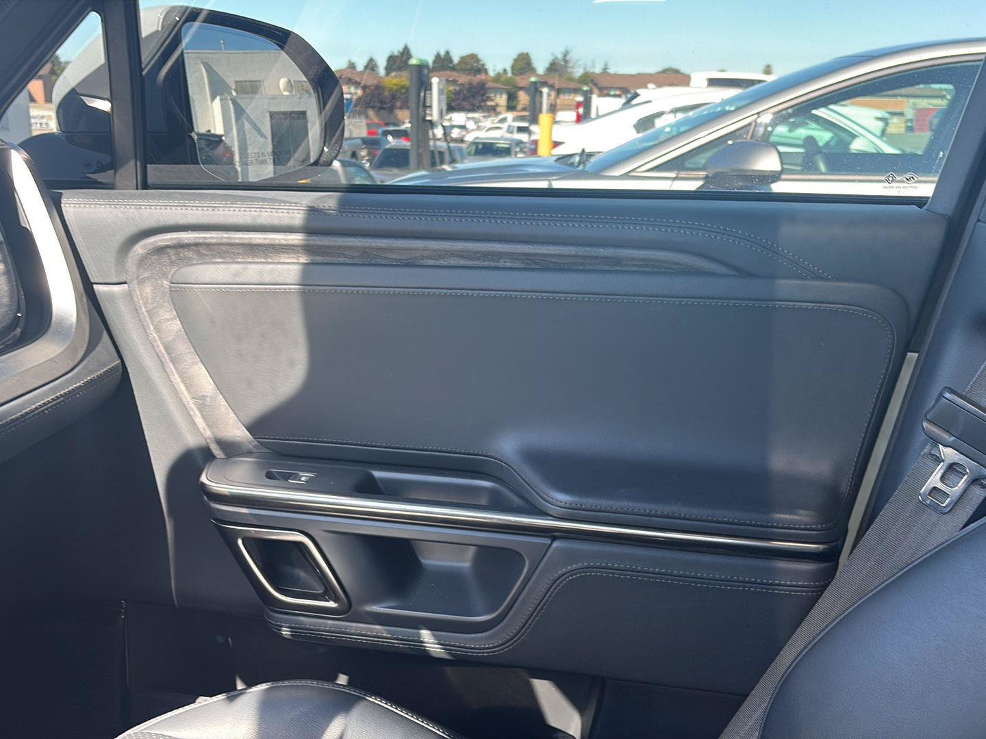 Used 2022 Rivian R1S Launch Edition AWD/4WD image 13