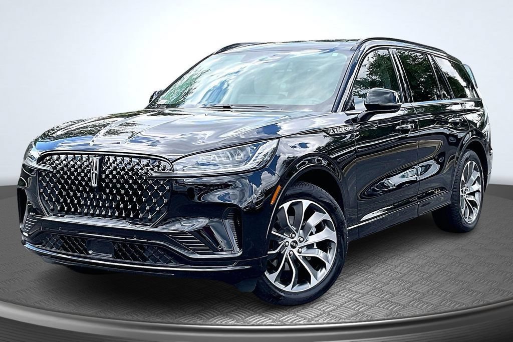 Used 2026 Lincoln Aviator AWD w/ Jet Appearance Package image 3