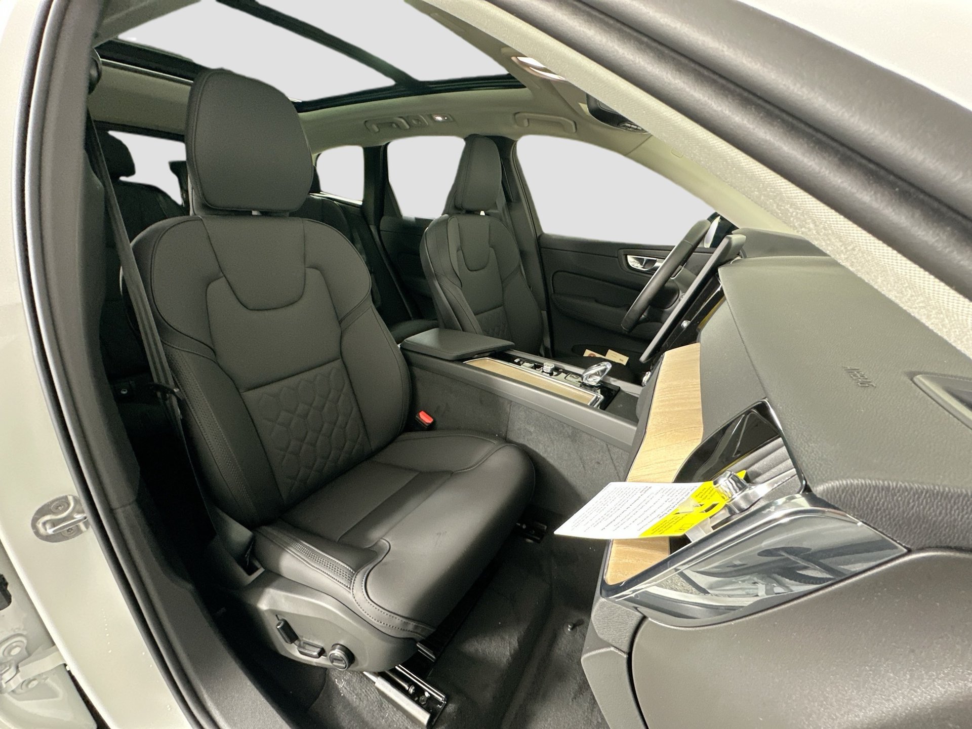 New 2026 Volvo XC60 B5 Plus w/ Protection Package Premier AWD/4WD image 29