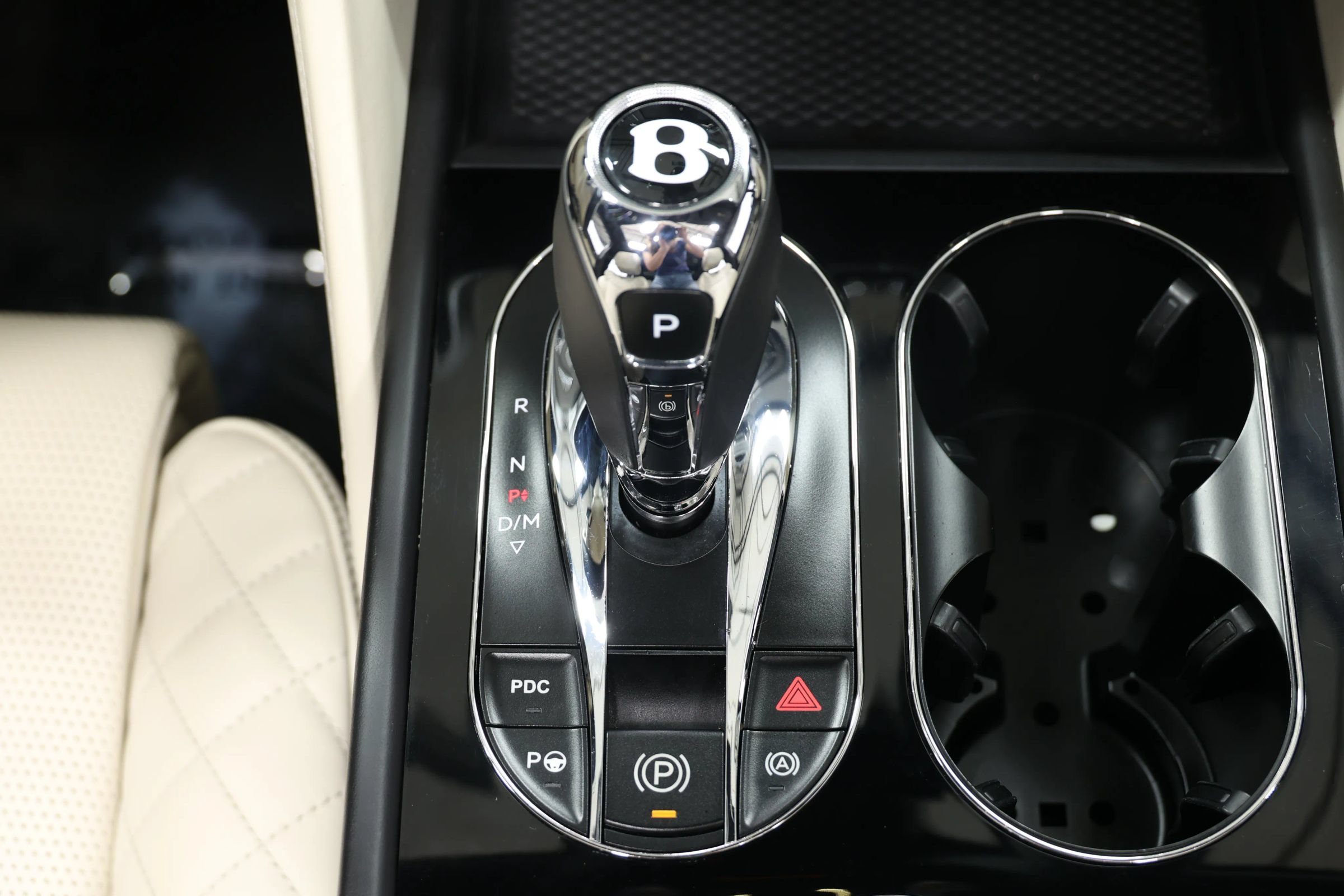 Used 2017 Bentley Bentayga AWD/4WD image 38
