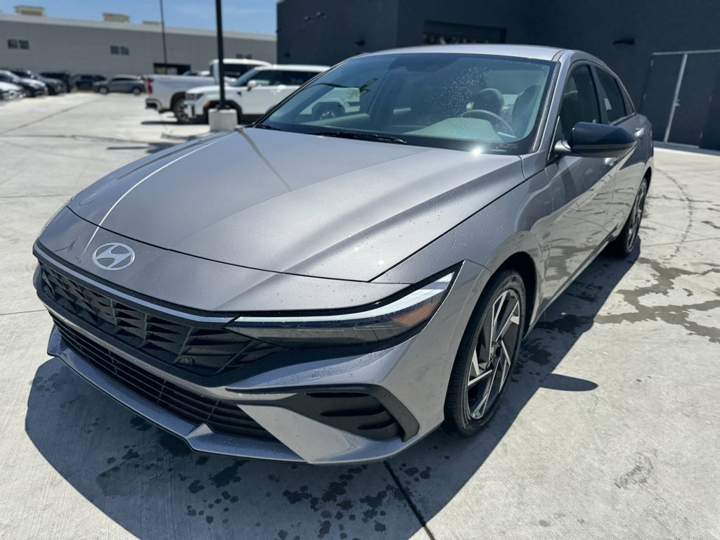 New 2025 Hyundai Elantra SEL image 1
