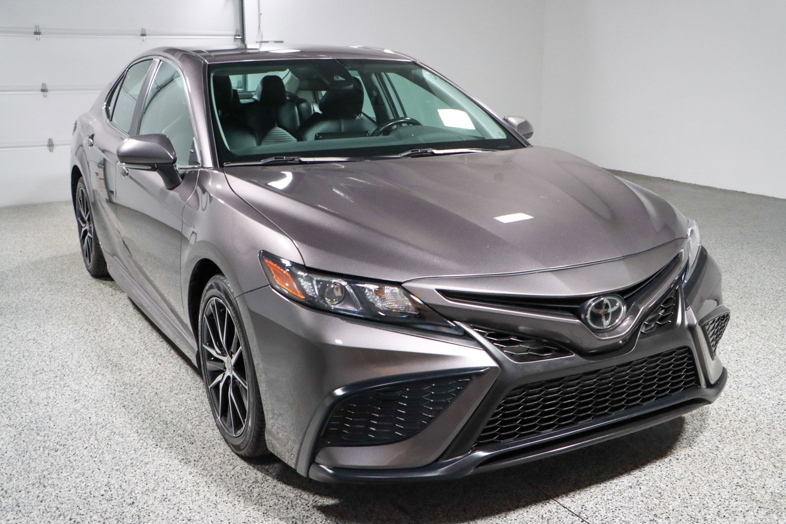 Used 2024 Toyota Camry SE image 5