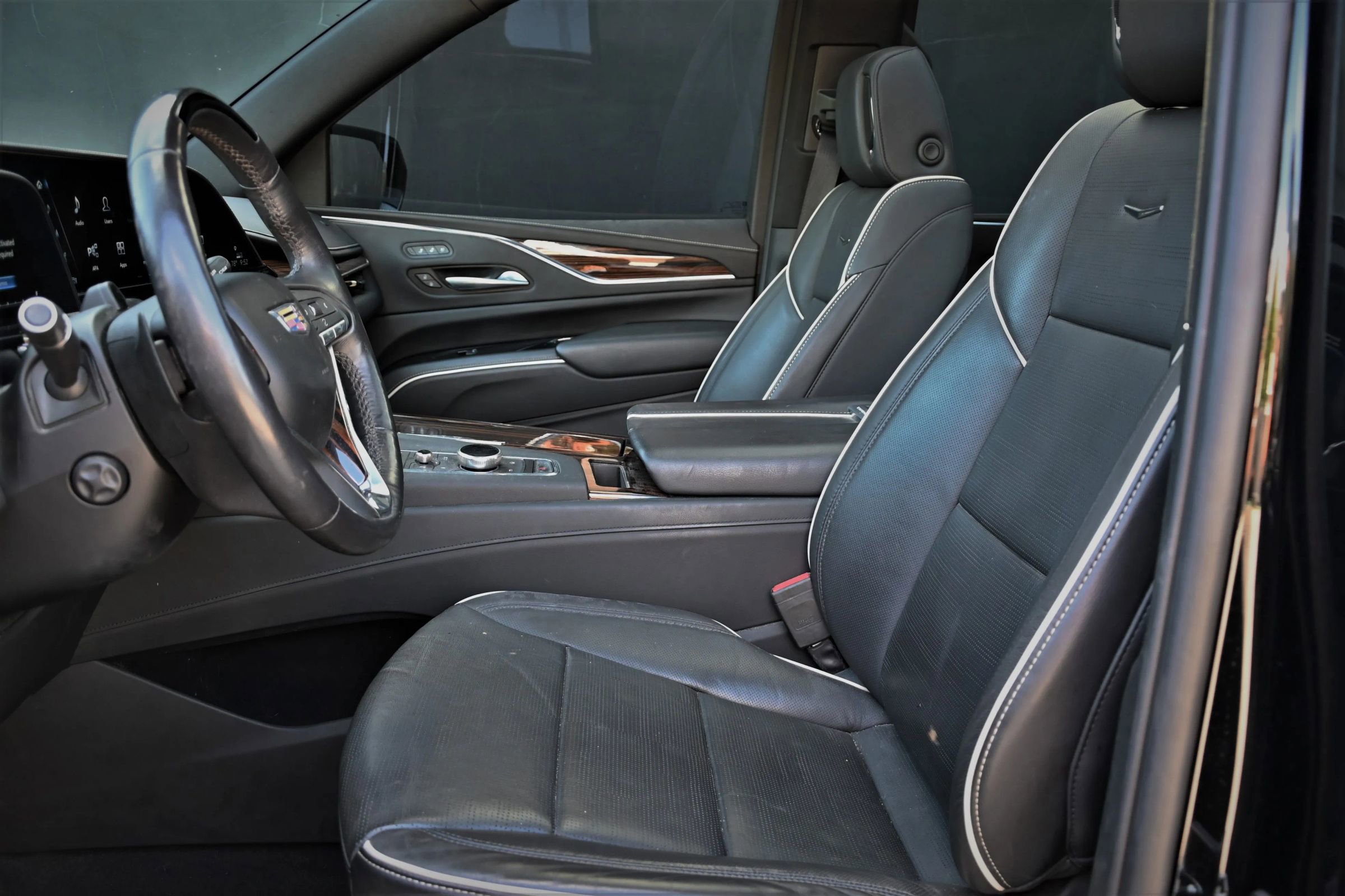 Used 2023 Cadillac Escalade Premium Luxury RWD image 17