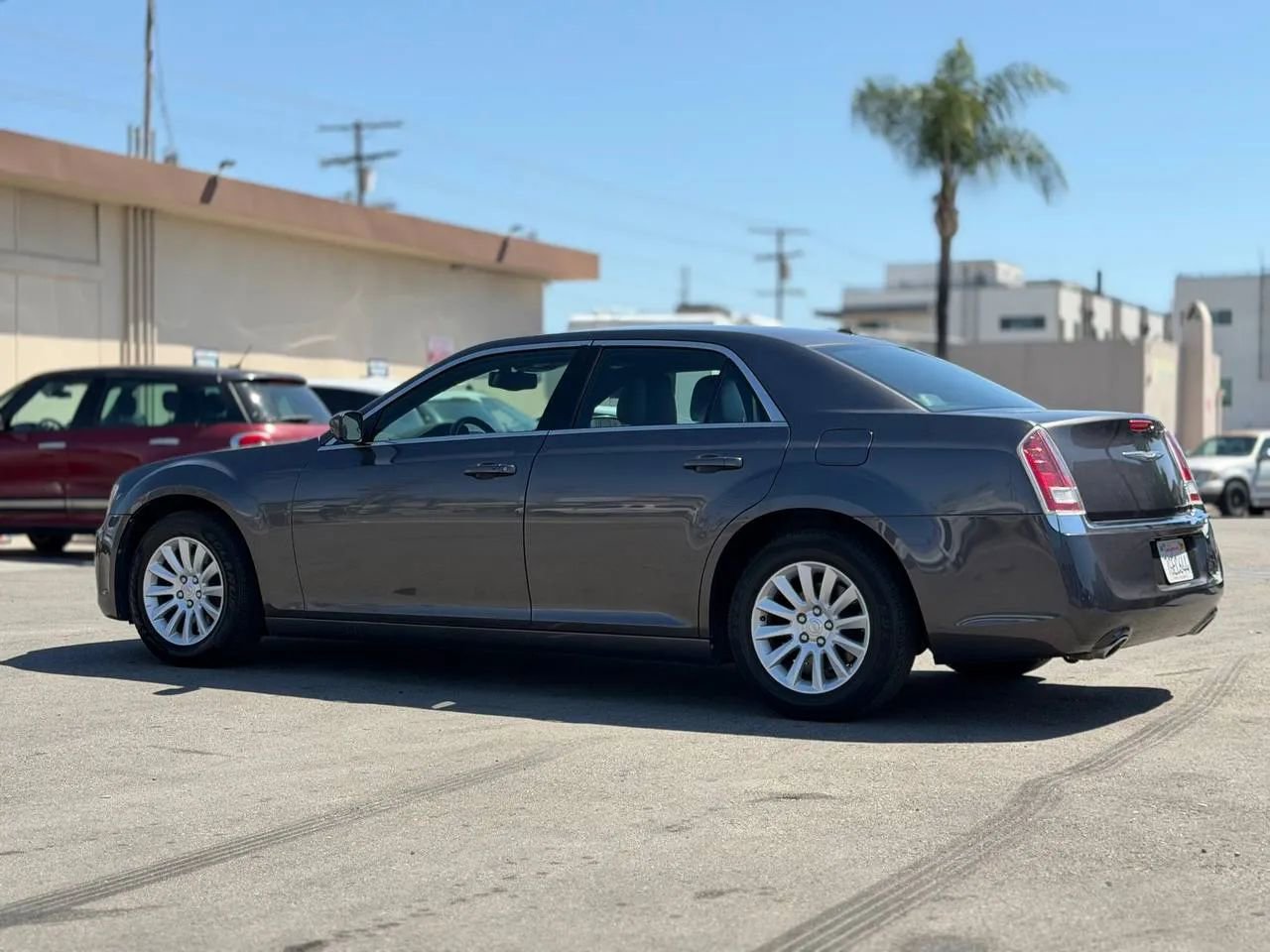 Used 2014 Chrysler 300 Limited RWD image 9