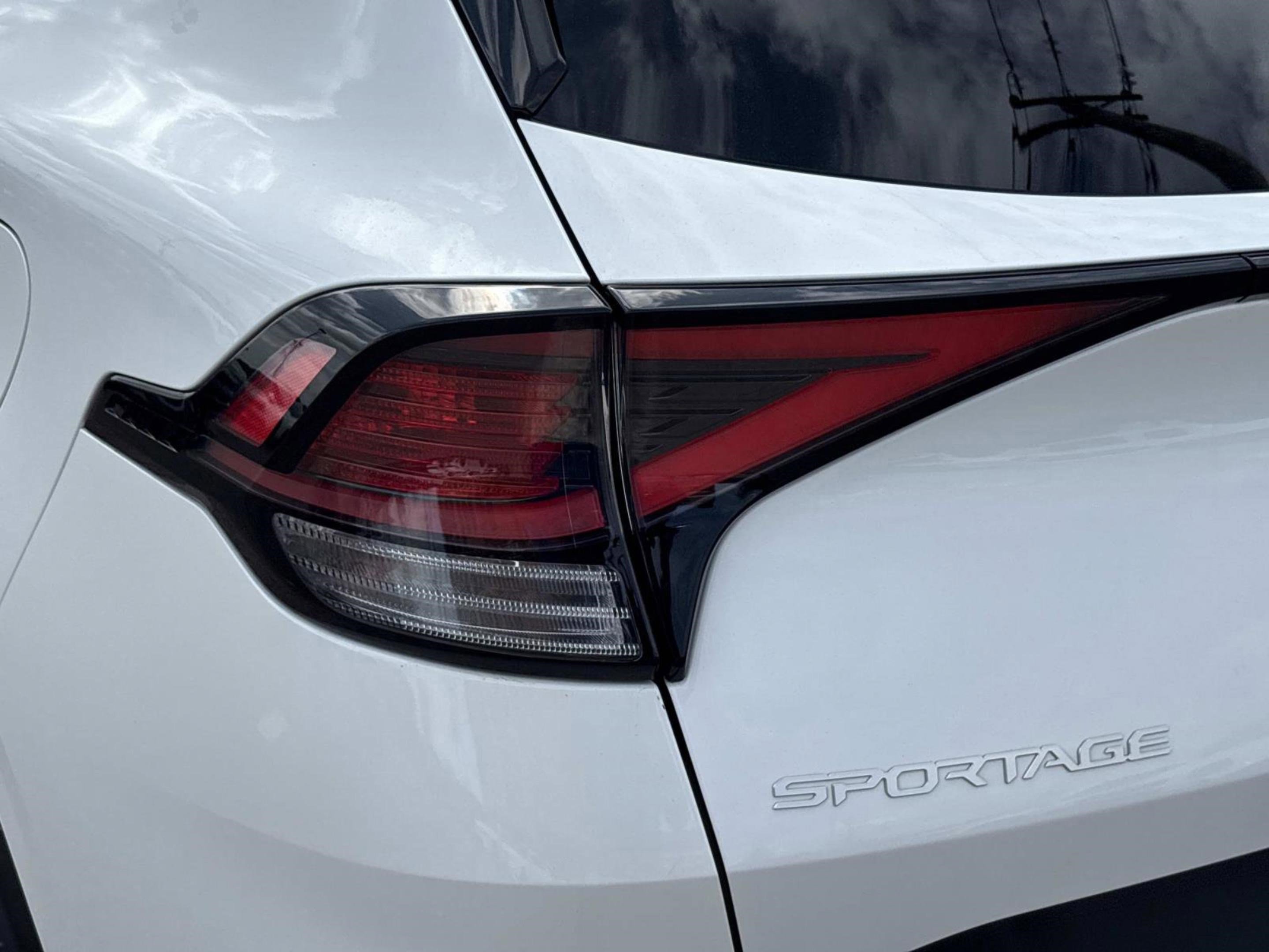 Used 2024 Kia Sportage LX image 11