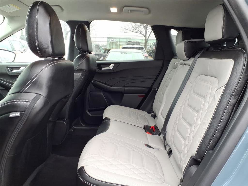 Certified 2023 Ford Escape Platinum w/ Premium Technology Package image 8