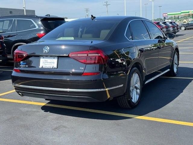 Used 2018 Volkswagen Passat 2.0T SE FWD image 3