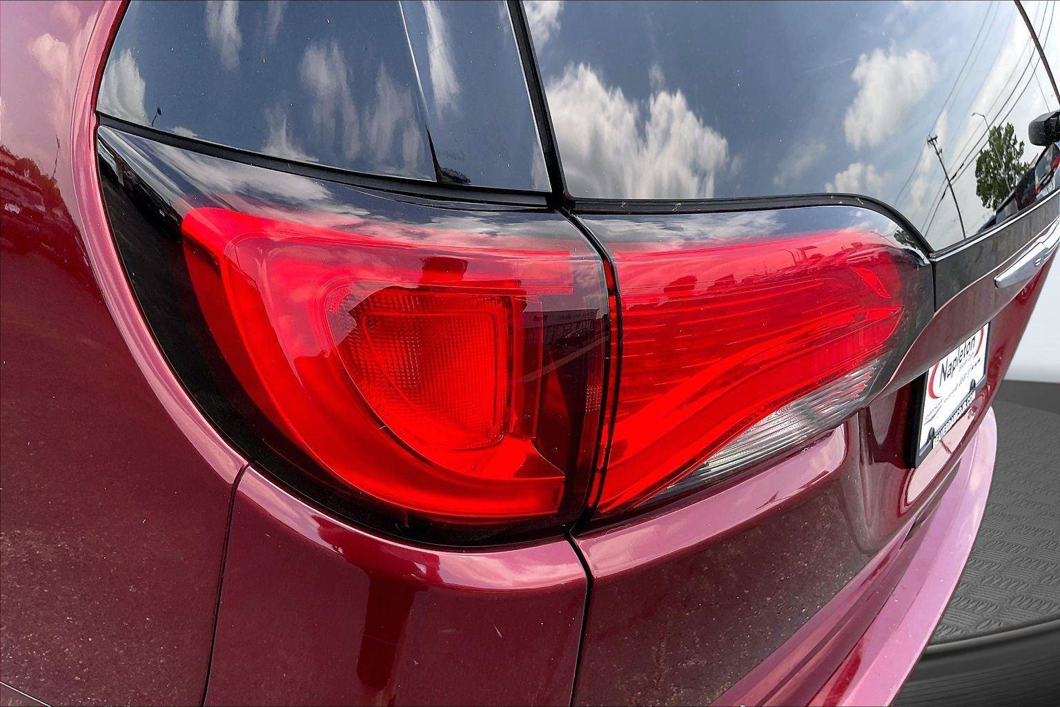 Used 2019 Chrysler Pacifica Touring-L w/ Tire & Wheel Group FWD image 28