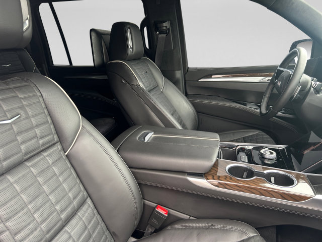 Used 2026 Cadillac Escalade ESV Platinum Sport w/ LPO, ONYX Package AWD/4WD image 14