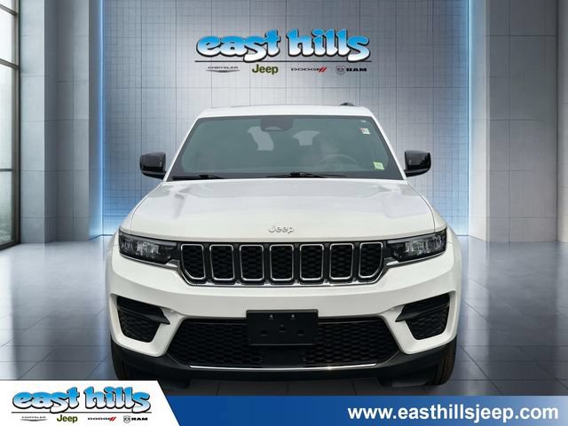 Certified 2025 Jeep Grand Cherokee Laredo X w/ Luxury Tech Group I AWD/4WD image 8