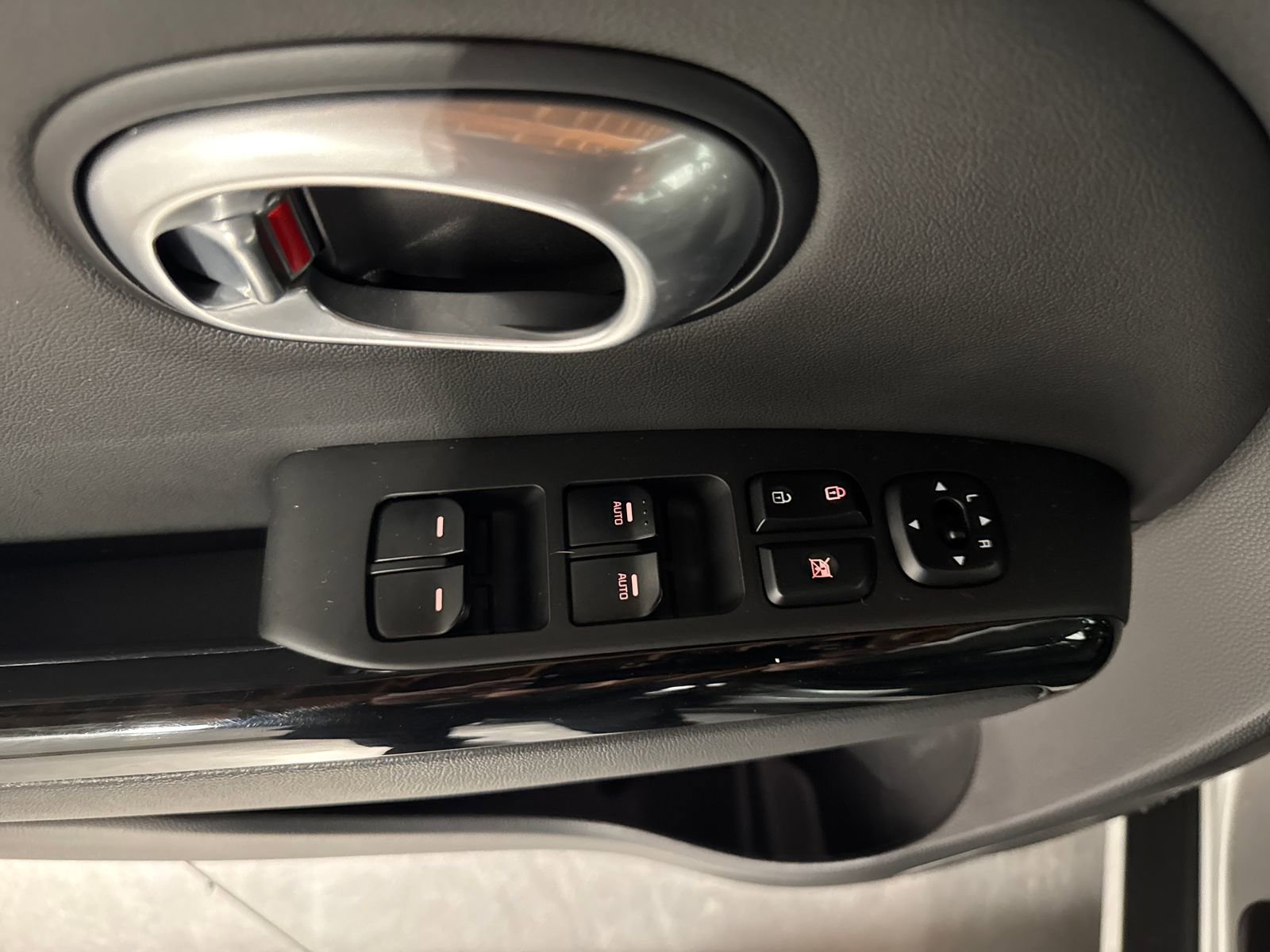 Used 2016 Kia Soul + w/ Audio Package FWD image 18