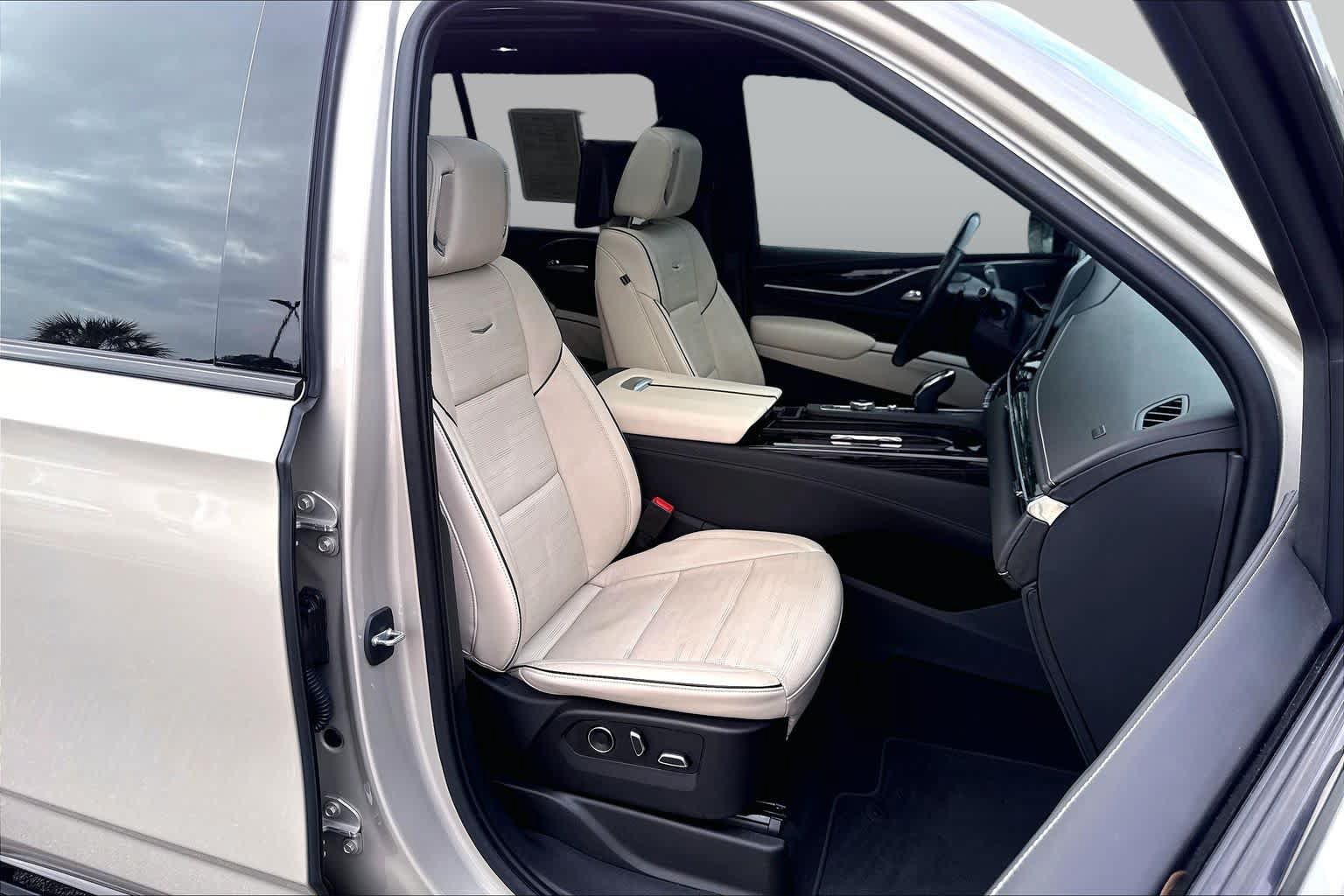 Used 2021 Cadillac Escalade Sport w/ Driver Assist Tech Package AWD/4WD image 8