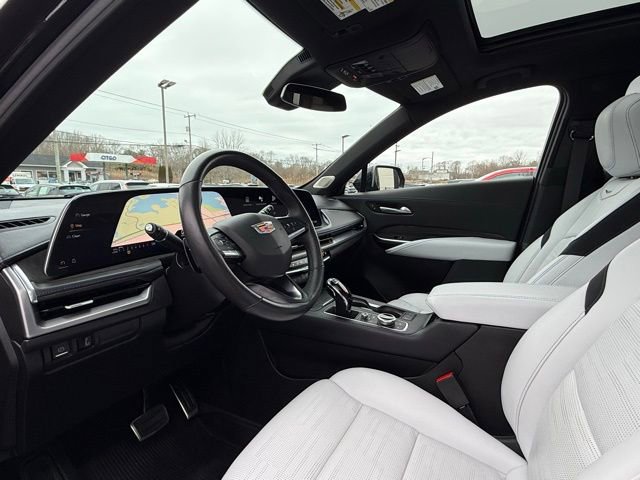 Used 2024 Cadillac XT4 Sport image 14
