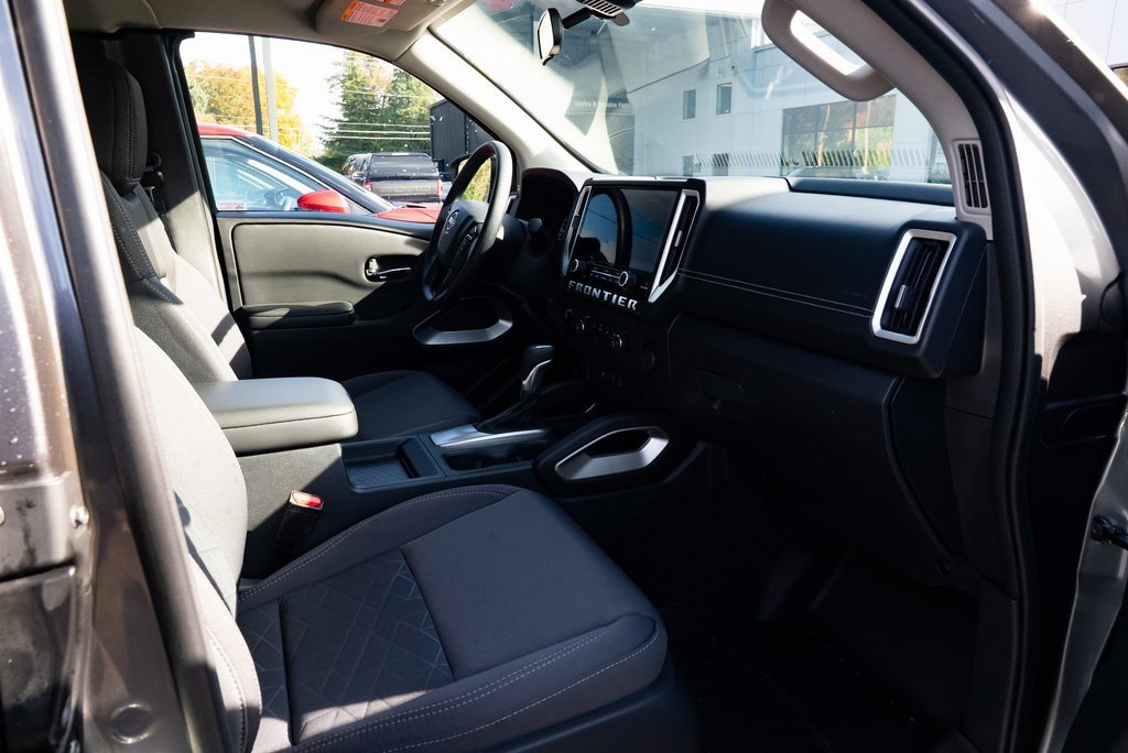 Used 2025 Nissan Frontier SV image 21