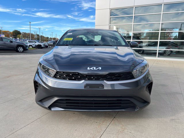 Used 2022 Kia Forte LXS w/ LXS Technology Package FWD image 3