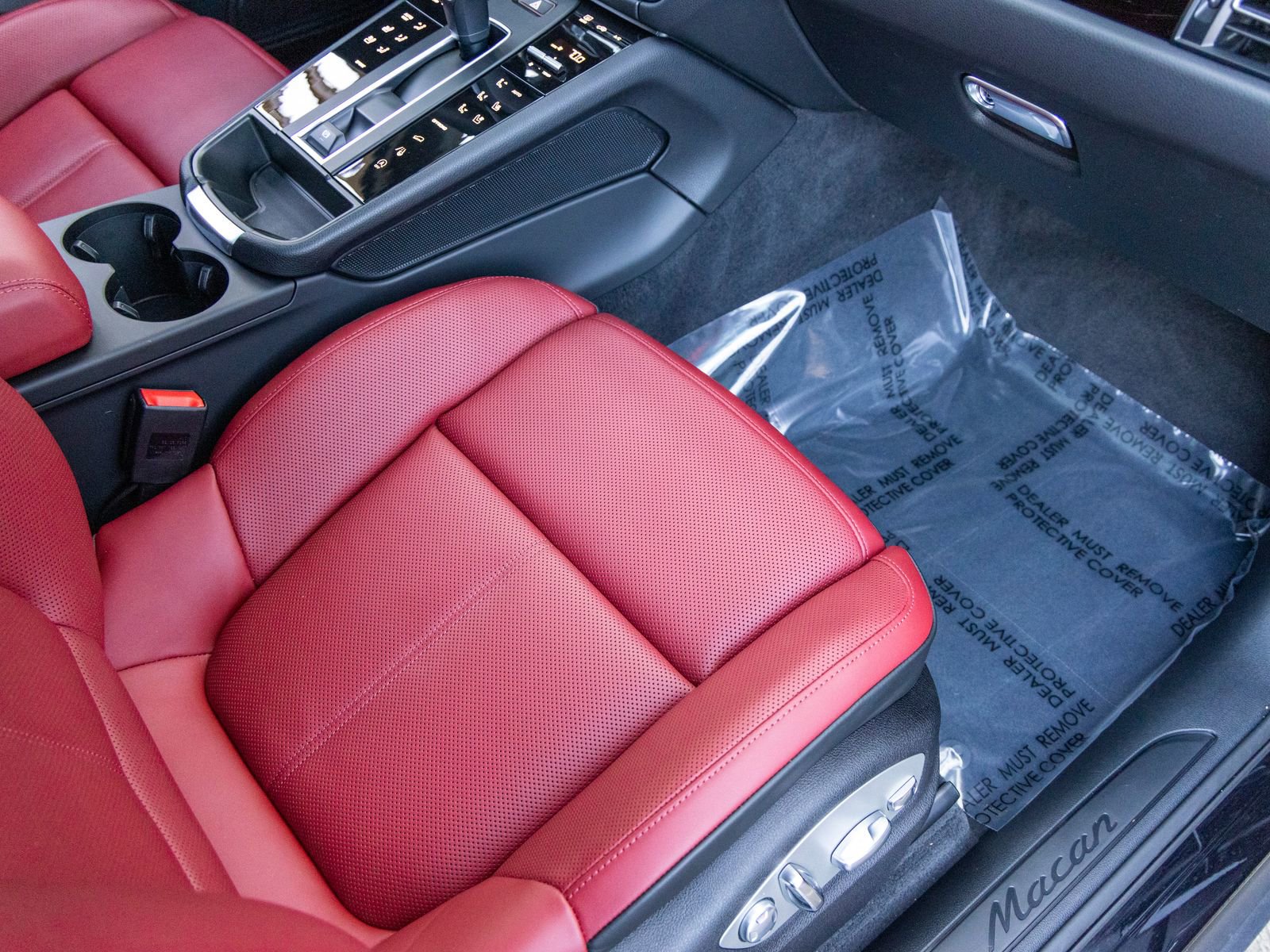 Certified 2025 Porsche Macan image 58