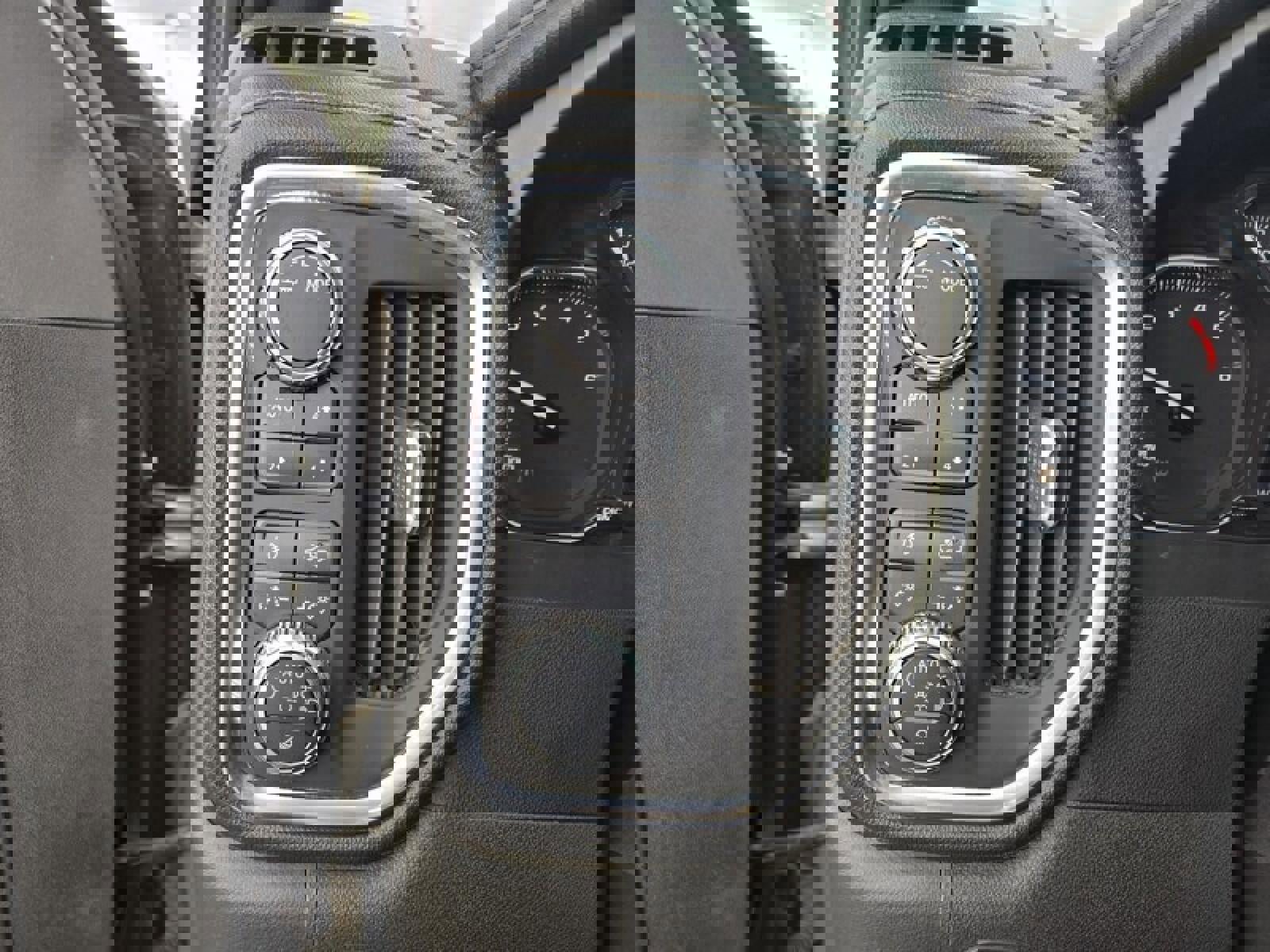 Used 2021 GMC Sierra 1500 AT4 w/ AT4 Preferred Package image 13