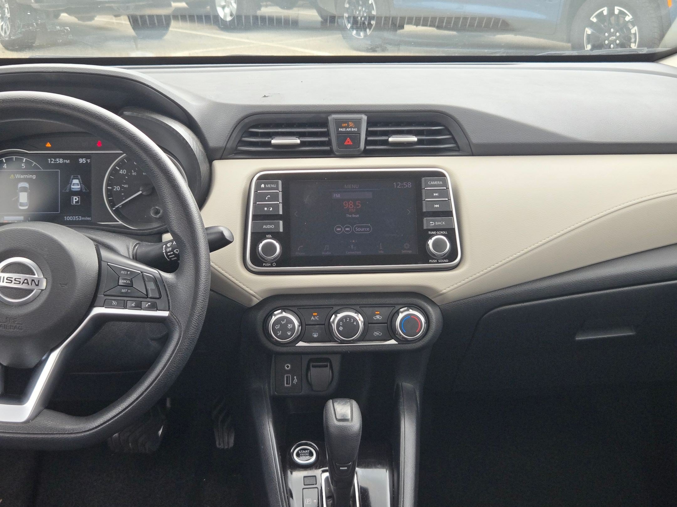 Used 2022 Nissan Versa SV FWD image 17