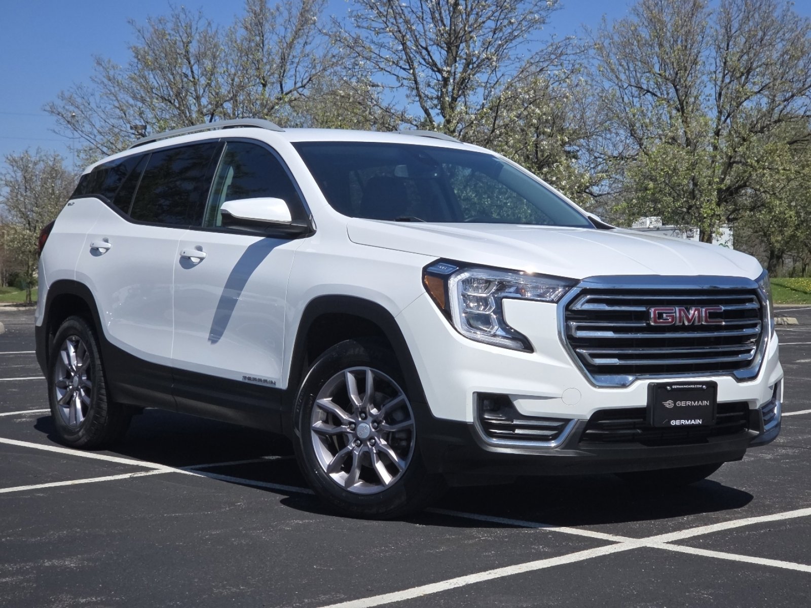 Used 2023 GMC Terrain SLT image 2