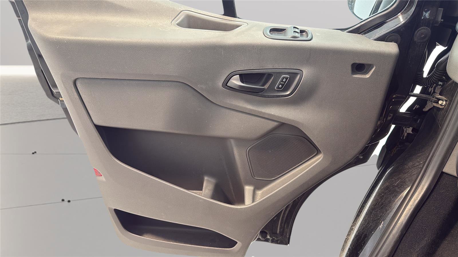 Used 2023 Ford Transit 350 XLT image 30