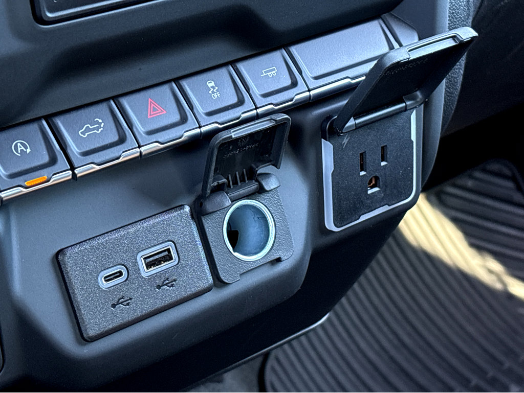 Used 2025 Chevrolet Silverado 1500 Custom image 17
