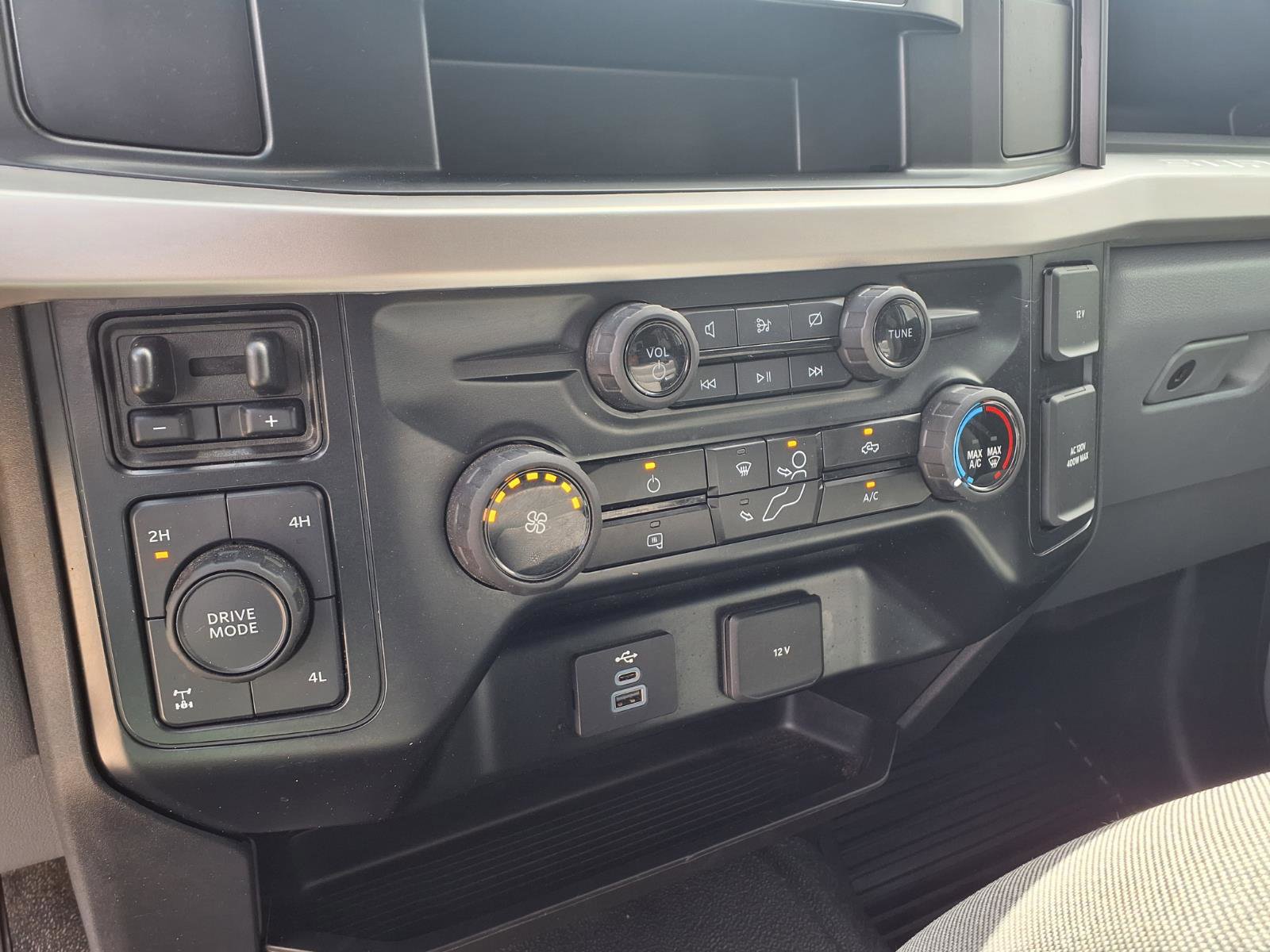Used 2024 Ford F250 XL w/ FX4 Off-Road Package AWD/4WD image 19