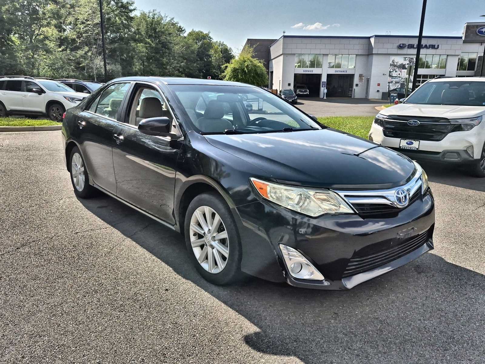 Used 2014 Toyota Camry XLE w/ Convenience Package FWD image 2