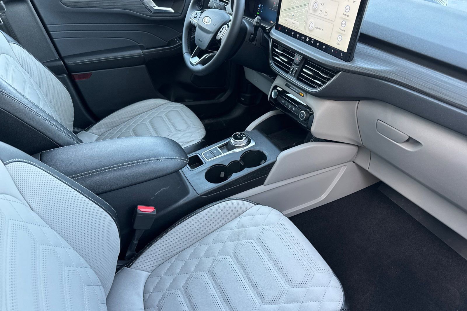 Used 2024 Ford Escape SE w/ PHEV Premium Package image 16