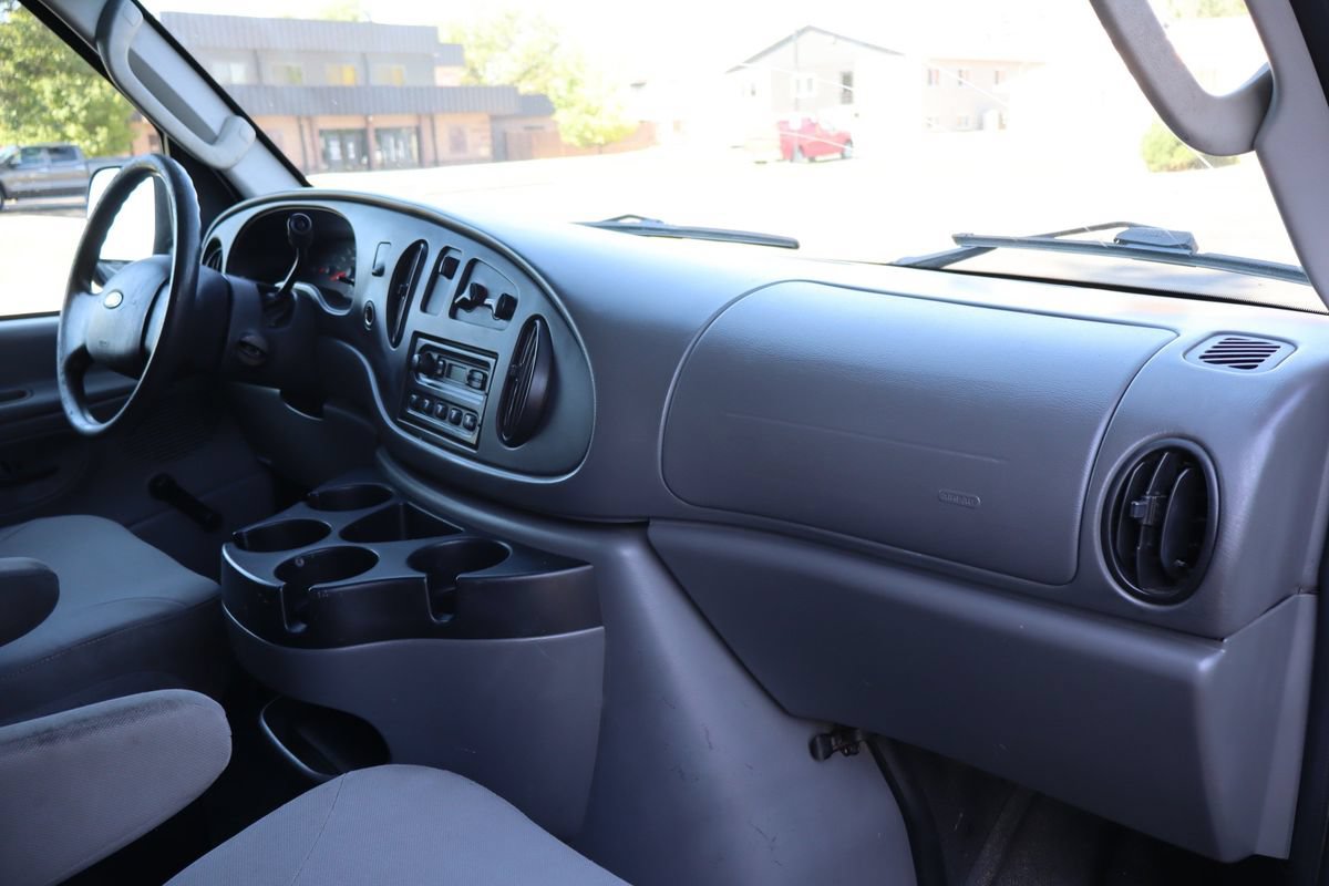 Used 2006 Ford E-250 and Econoline 250 RWD image 18