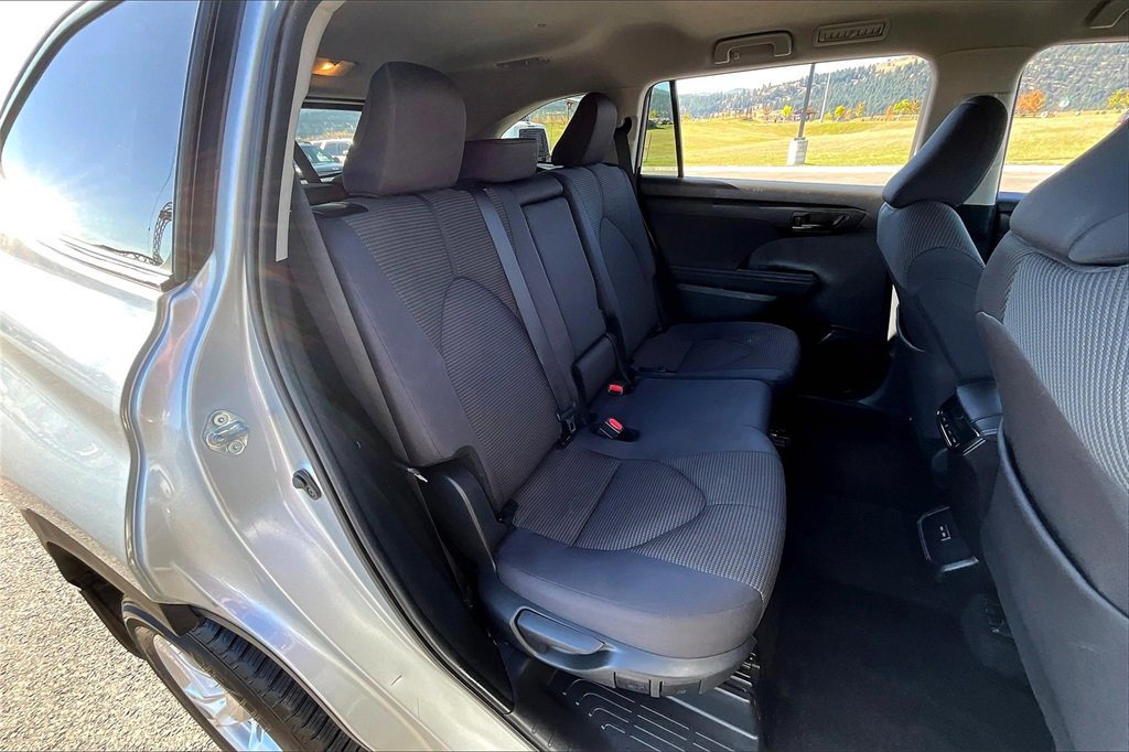Used 2024 Toyota Highlander LE image 27