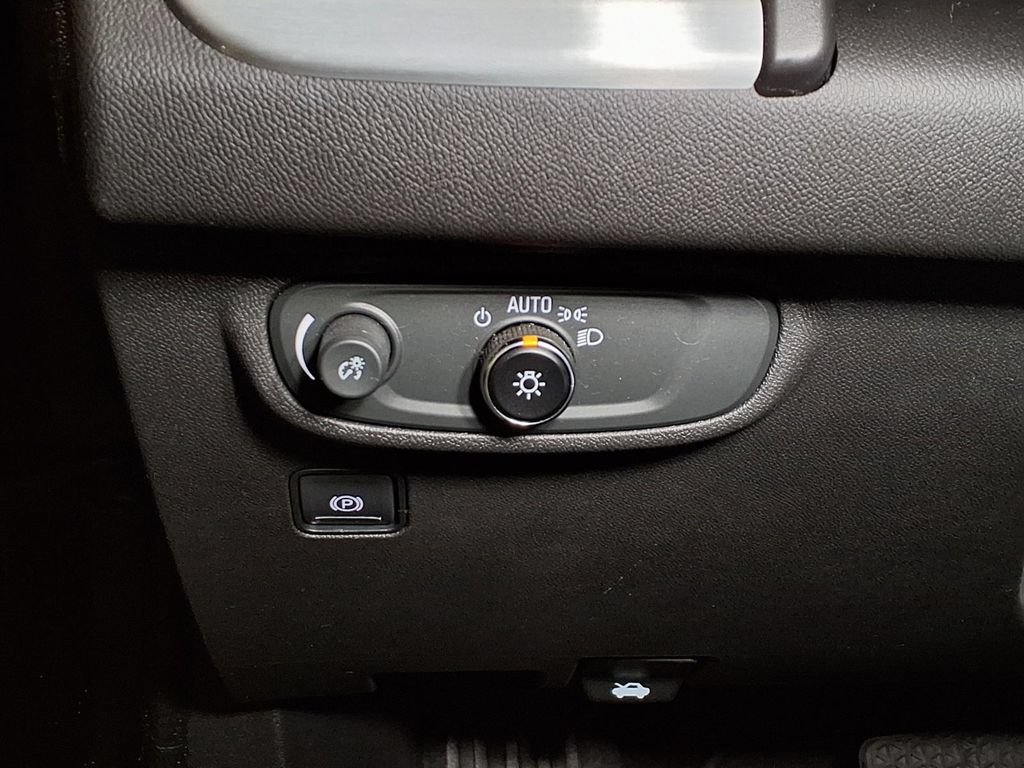Used 2022 GMC Terrain SLE w/ Driver Convenience Package FWD image 13