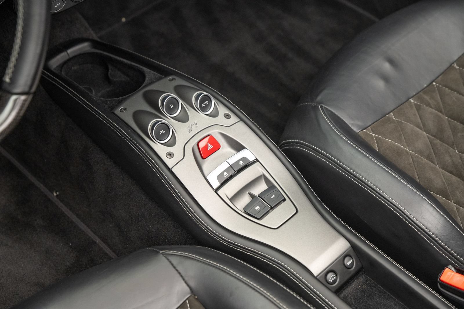 Used 2012 Ferrari 458 Spider RWD image 34