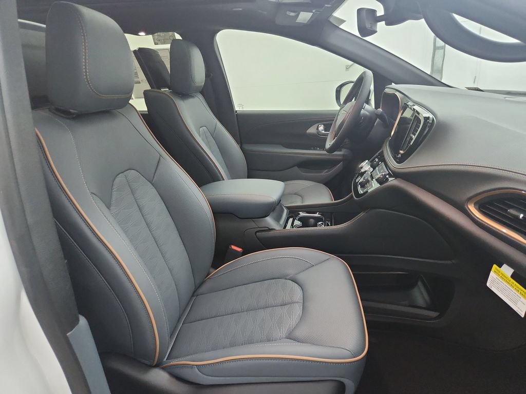 New 2027 Chrysler Pacifica Pinnacle w/ Theater Group AWD/4WD image 33