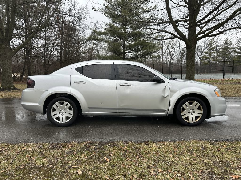 Used 2012 Dodge Avenger SE image 16