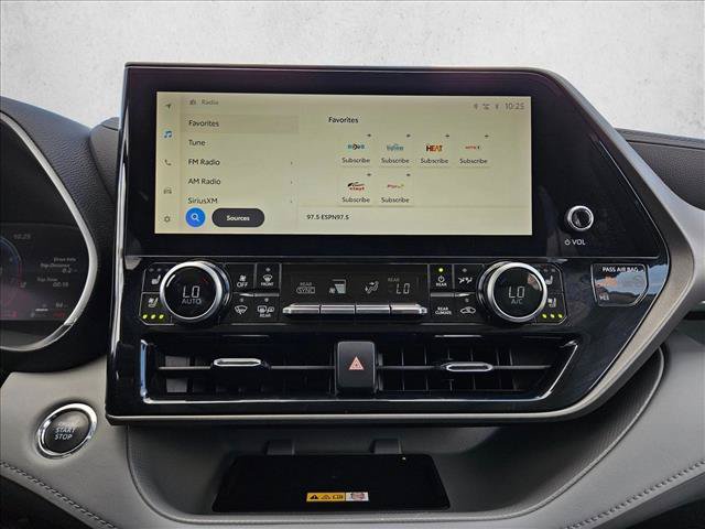Used 2023 Toyota Highlander Limited FWD image 14